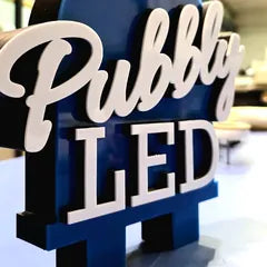 Il marchio Pubbly LED realizzato come insegna da tavolo