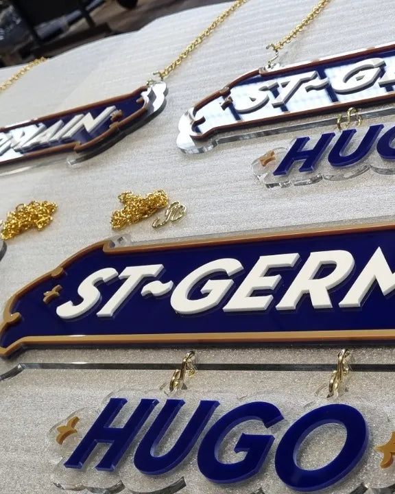 Targhe sagomate in plexiglas ST-GERMAIN e HUGO
